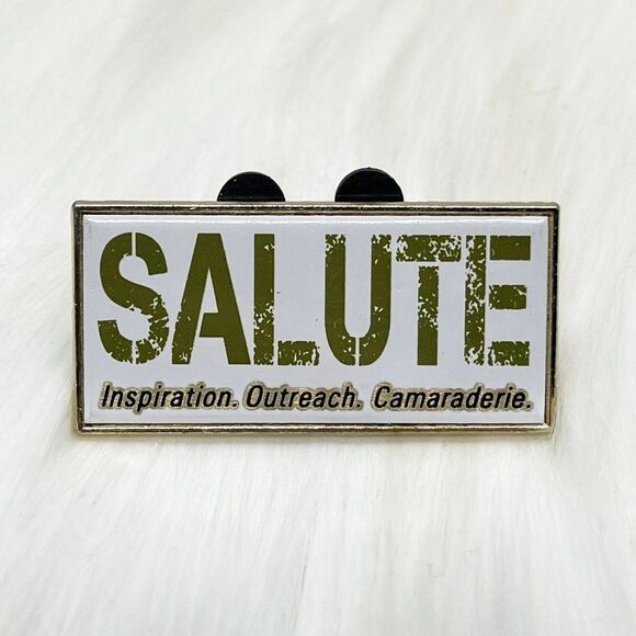 🔮 5/$25 Disney‎ Cast Member Salute Pin - Picture 1 of 3